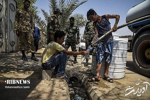 آبرسانی تانکرهای ارتش به روستاهای دشت آزادگان اهواز